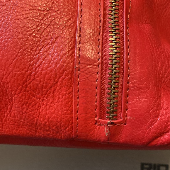 Leather bag with a spec of scrach. See photos - Picture 2 of 8